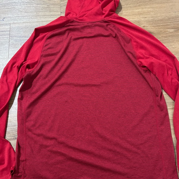 Nike Boys large Red Hooded Long Sleeve dri fit Shirt - Picture 8 of 9
